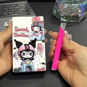 Lighter Og Rygningstilbehør |  Ny Crayon Shin-Chan Sød Lighter Og Cigaretetui I Pink Med Flamme, Bærbar, Tynd Model, 20 Stk. Pakke, Perfekt Gave Til Kæresten. Lighter Og Rygningstilbehør Lighter Og Rygningstilbehør