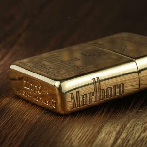 Lighter Og Rygningstilbehør |  Originale Vindresistente Lighter I Retro Design, Lavet Af Ren Kobber, Begrænset Udgave, Officiel Marlboro Armor Version – En Perfekt Gave Til Mænd. Lighter Og Rygningstilbehør Lighter Og Rygningstilbehør