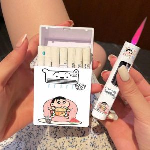 Lighter Og Rygningstilbehør |  Sødt Crayon Shin-Chan Lighter Med Høj Kvalitet, Ins Par Stil, Grov Cigaretæske Med 20 Stk, Perfekt Gave Til Kæresten, Holdbar. Lighter Og Rygningstilbehør Lighter Og Rygningstilbehør